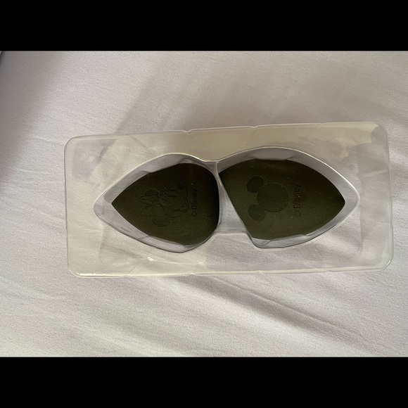 Mikey and Minnie Beauty Blender Sponges - Picture 2 of 3